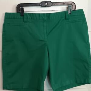 LANDS END Womans Shorts 16P Mid Rise Kelly Green Chino Petite Flat Front Golf
